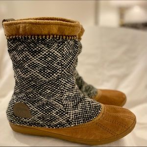 Sorel boots- Moccasin style- size 10